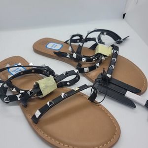 NWOT Time and Tru Size 8W strappy sandals with black straps and metal spikes